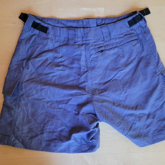 Vintage Nike ACG Tech Shorts - Women's Medium - Picture 2 of 2